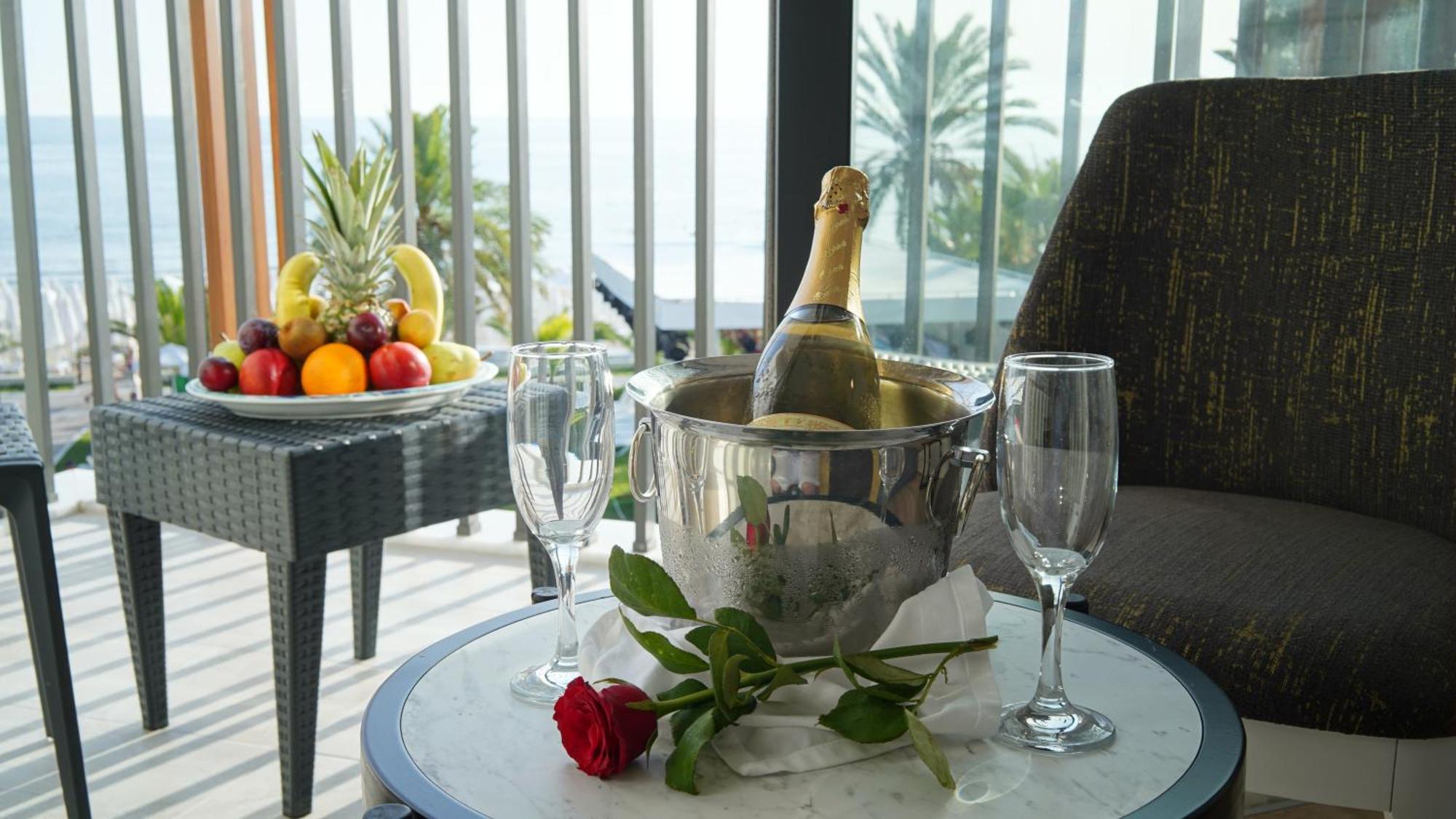 The Raga Side Ultra All Inclusive (Adults Only) Exterior foto