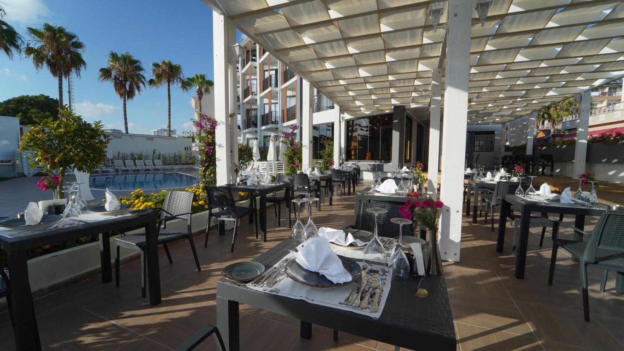 The Raga Side Ultra All Inclusive (Adults Only) Exterior foto